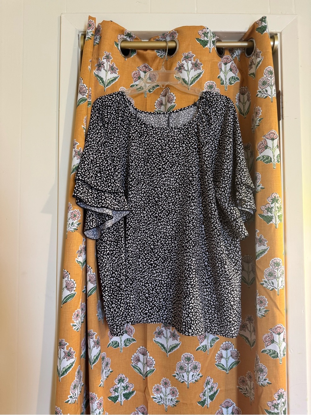 SHEIN Black & White Floral Dot Short Sleeve Blouse